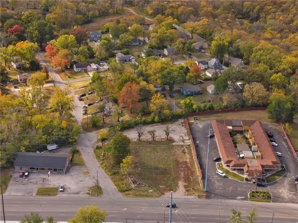 $240,000 | 10305 East Us 40 Highway, Independence, MO 64055