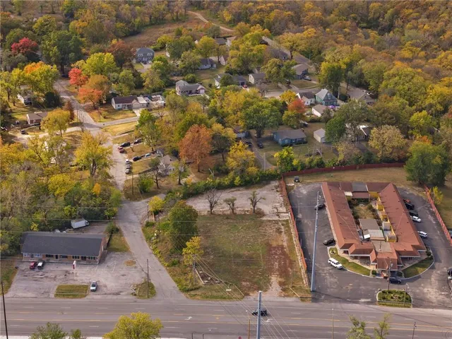 $240,000 | 10305 East Us 40 Highway, Independence, MO 64055