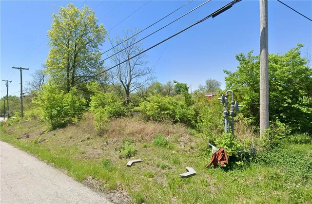 $240,000 | 10305 East Us 40 Highway, Independence, MO 64055