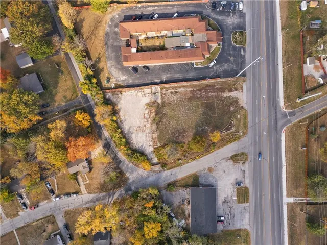 $240,000 | 10305 East Us 40 Highway, Independence, MO 64055