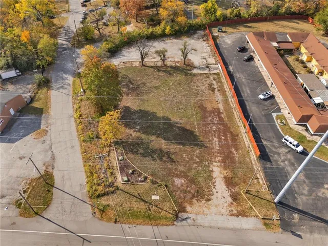 $240,000 | 10305 East Us 40 Highway, Independence, MO 64055