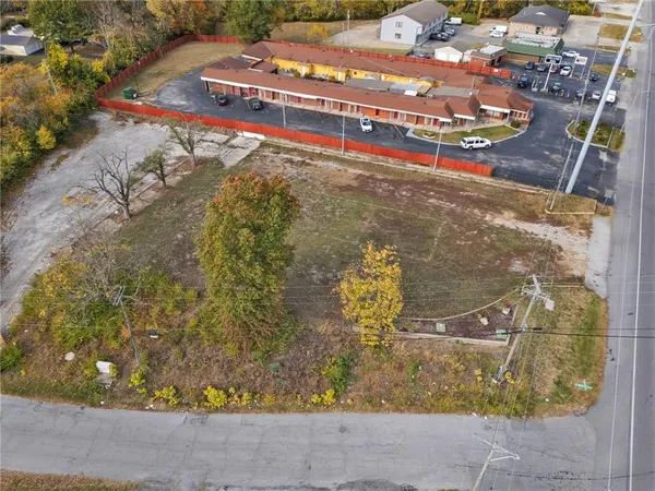 $240,000 | 10305 East Us 40 Highway, Independence, MO 64055