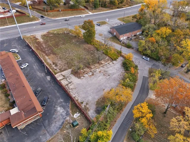 $240,000 | 10305 East Us 40 Highway, Independence, MO 64055