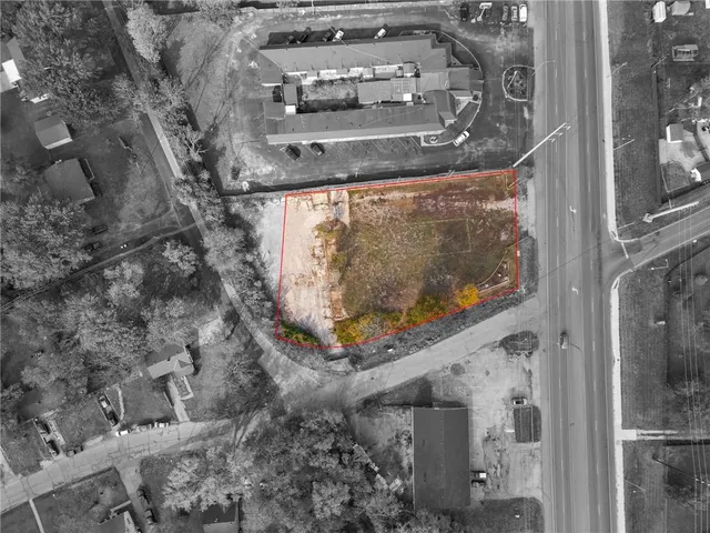 $240,000 | 10305 East Us 40 Highway, Independence, MO 64055