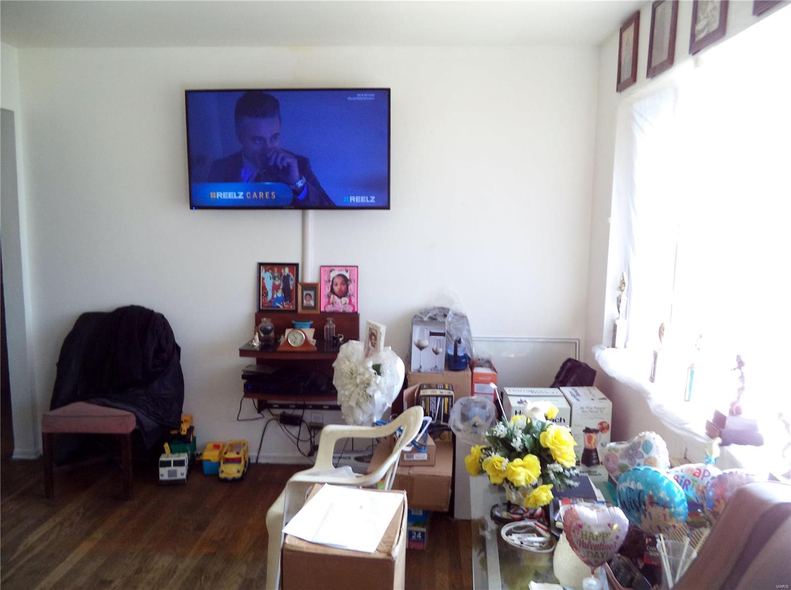 931 Raford Court St. Louis, MO 63137 - Photo 5 of 40 Gallery Image 5