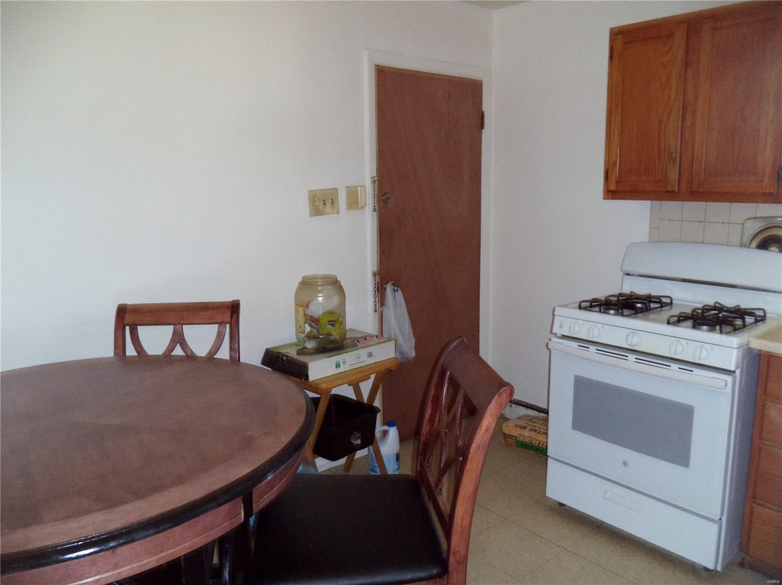 931 Raford Court St. Louis, MO 63137 - Photo 7 of 40 Gallery Image 7