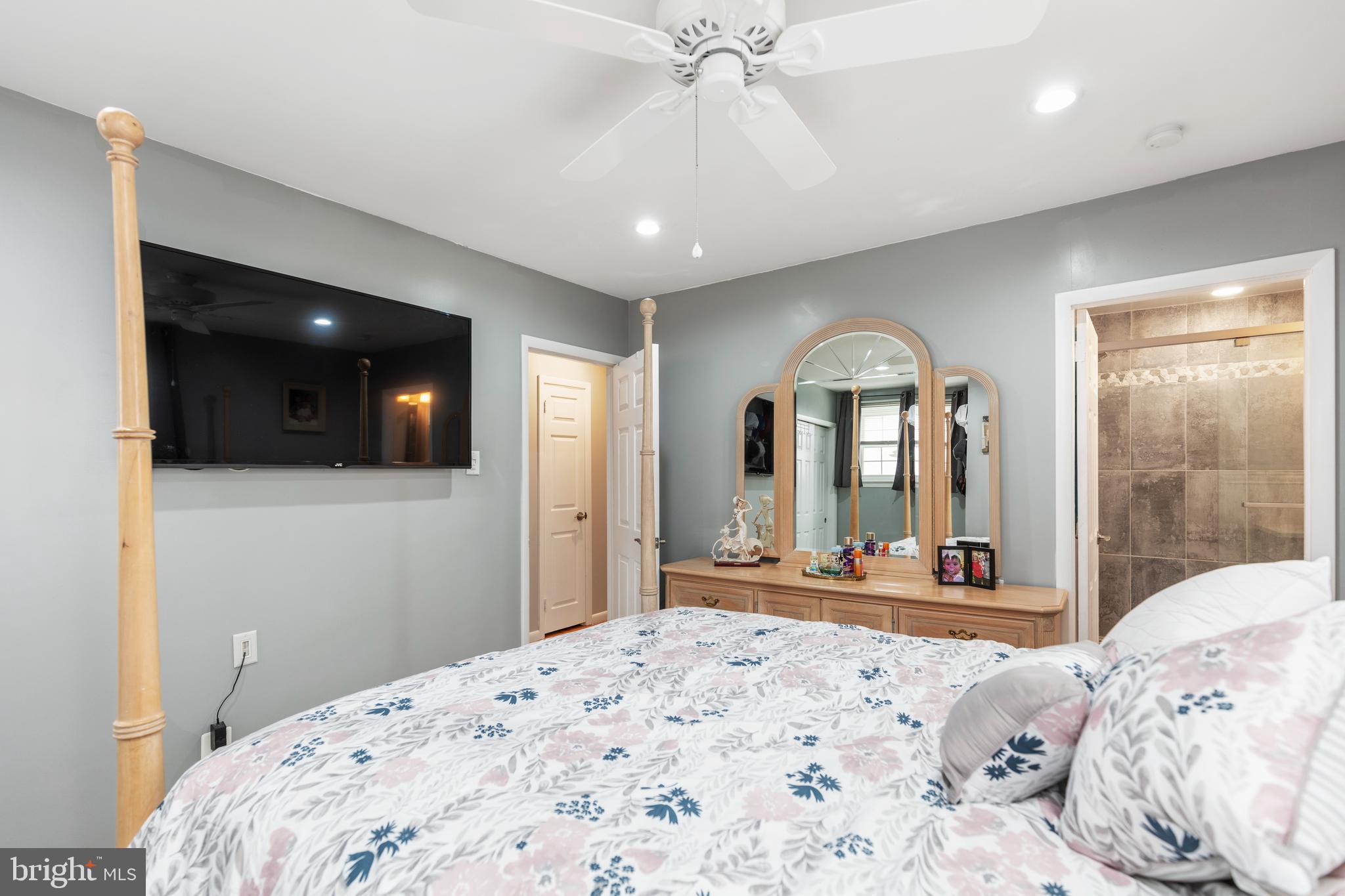 381 Byron Road Warminster, PA 18974 - Photo 13 of 17