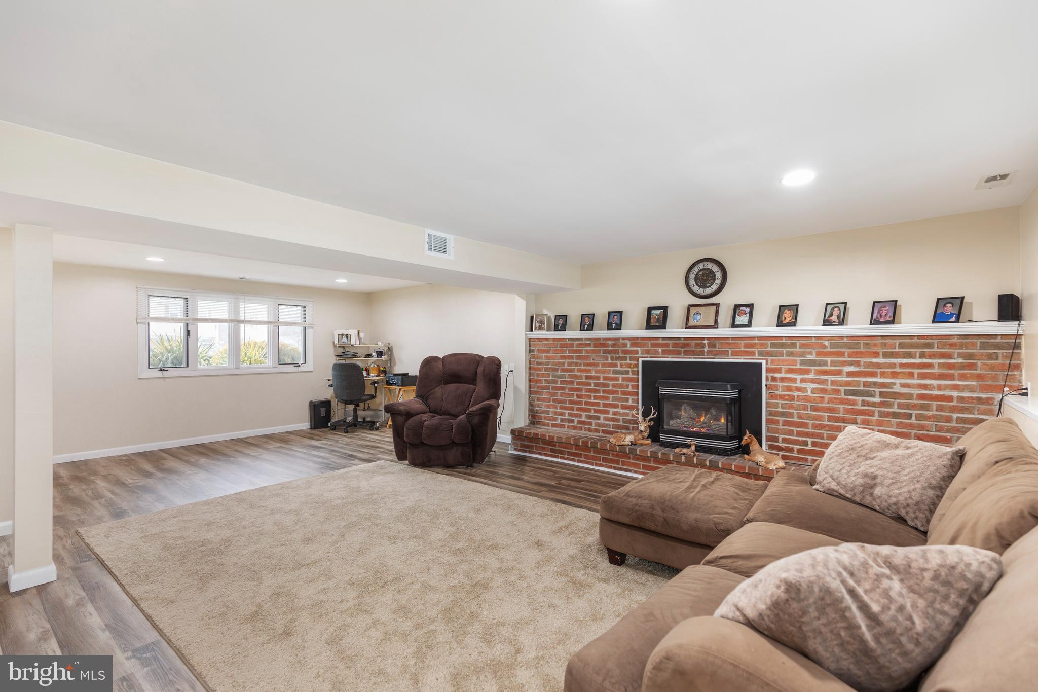381 Byron Road Warminster, PA 18974 - Photo 3 of 17