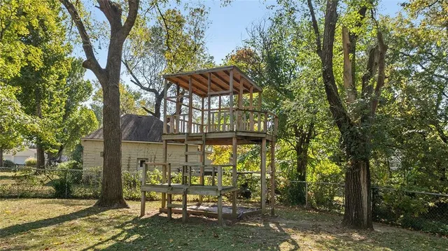 $205,000 | 1109 North Washington Street, Nevada, MO 64772