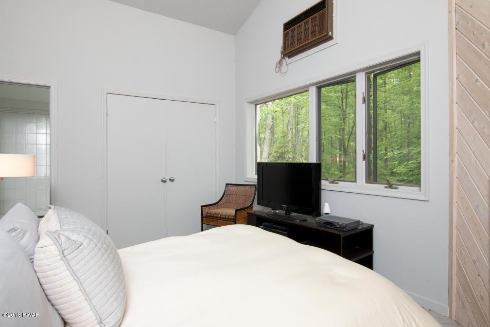 133 Hay Road Milford, PA 18337 - Photo 25 of 38 Master bedroom