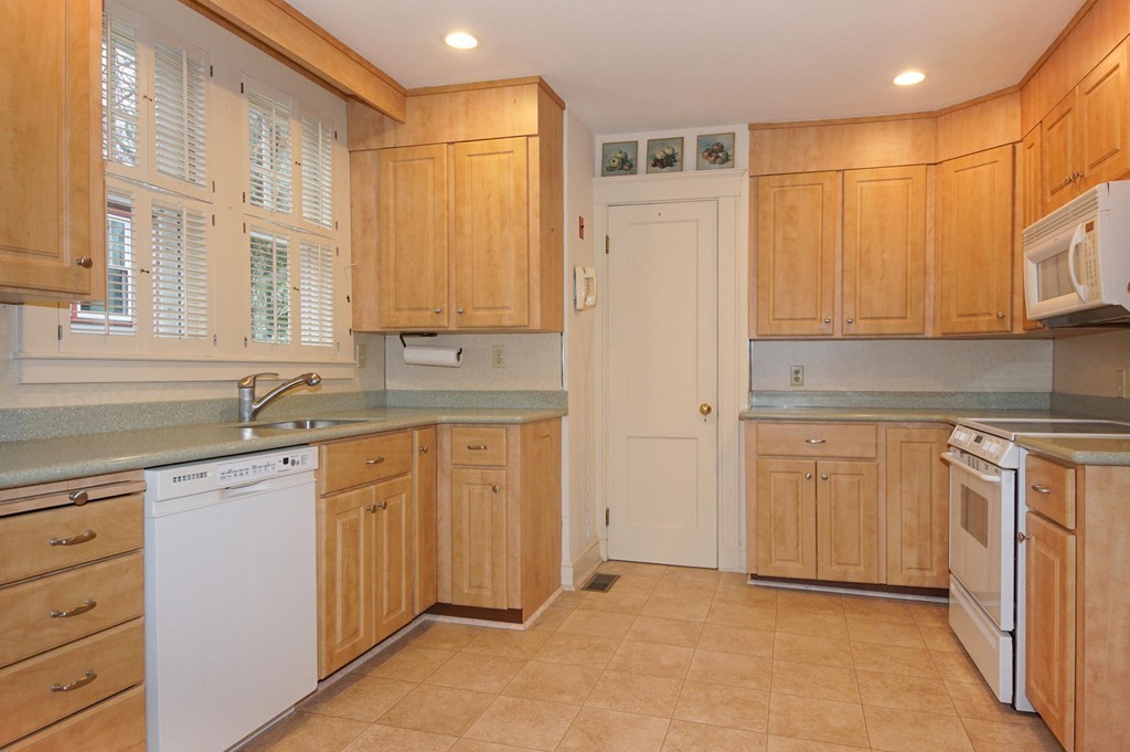 36 Lawton Road Needham, MA 02492 - Photo 7 of 30 Gallery Image 7