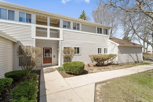 $210,000 | 863 West Puetz Road, Oak Creek, WI 53154