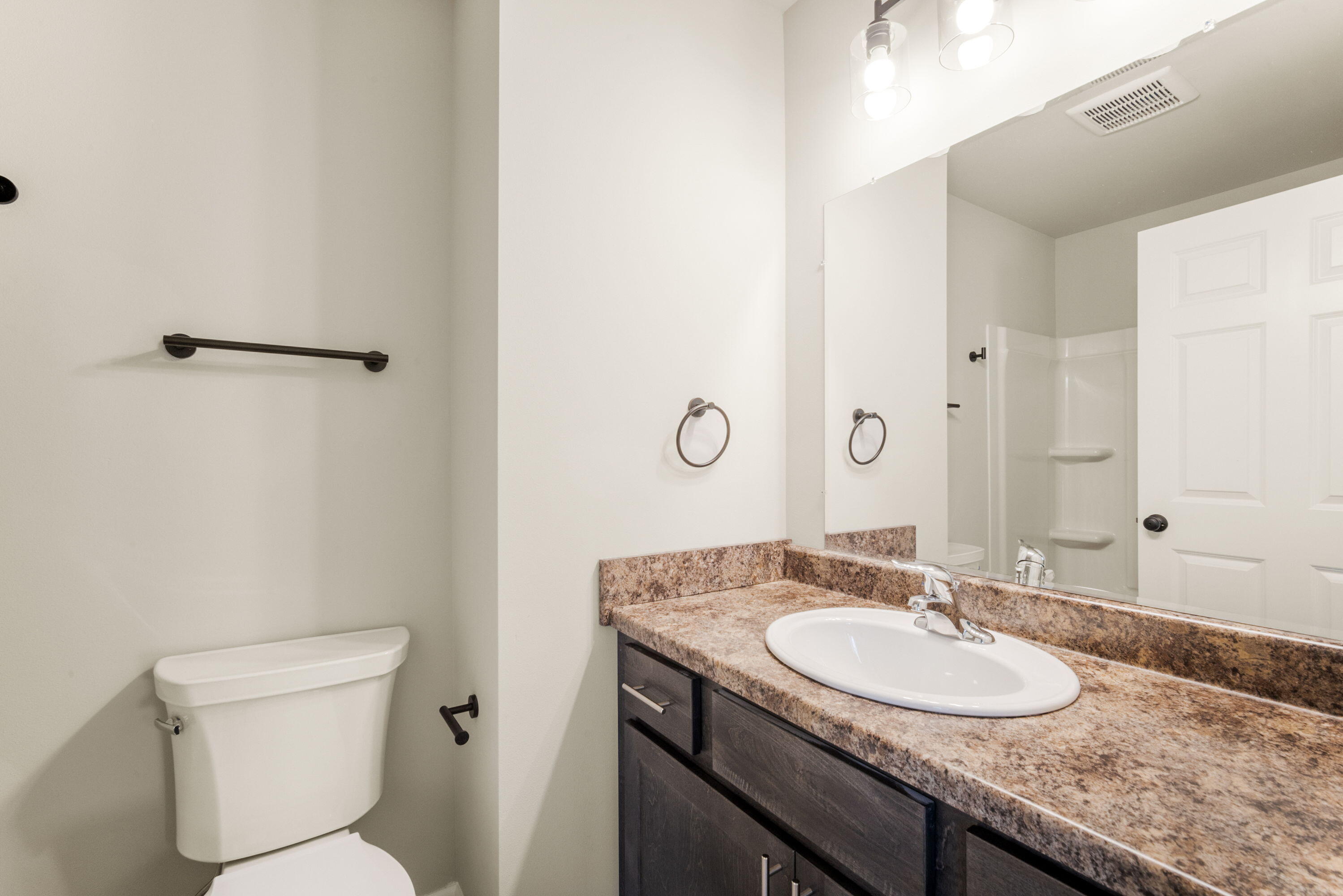 863 West Puetz Road Oak Creek, WI 53154 - Photo 11 of 18 Primary Bathroom