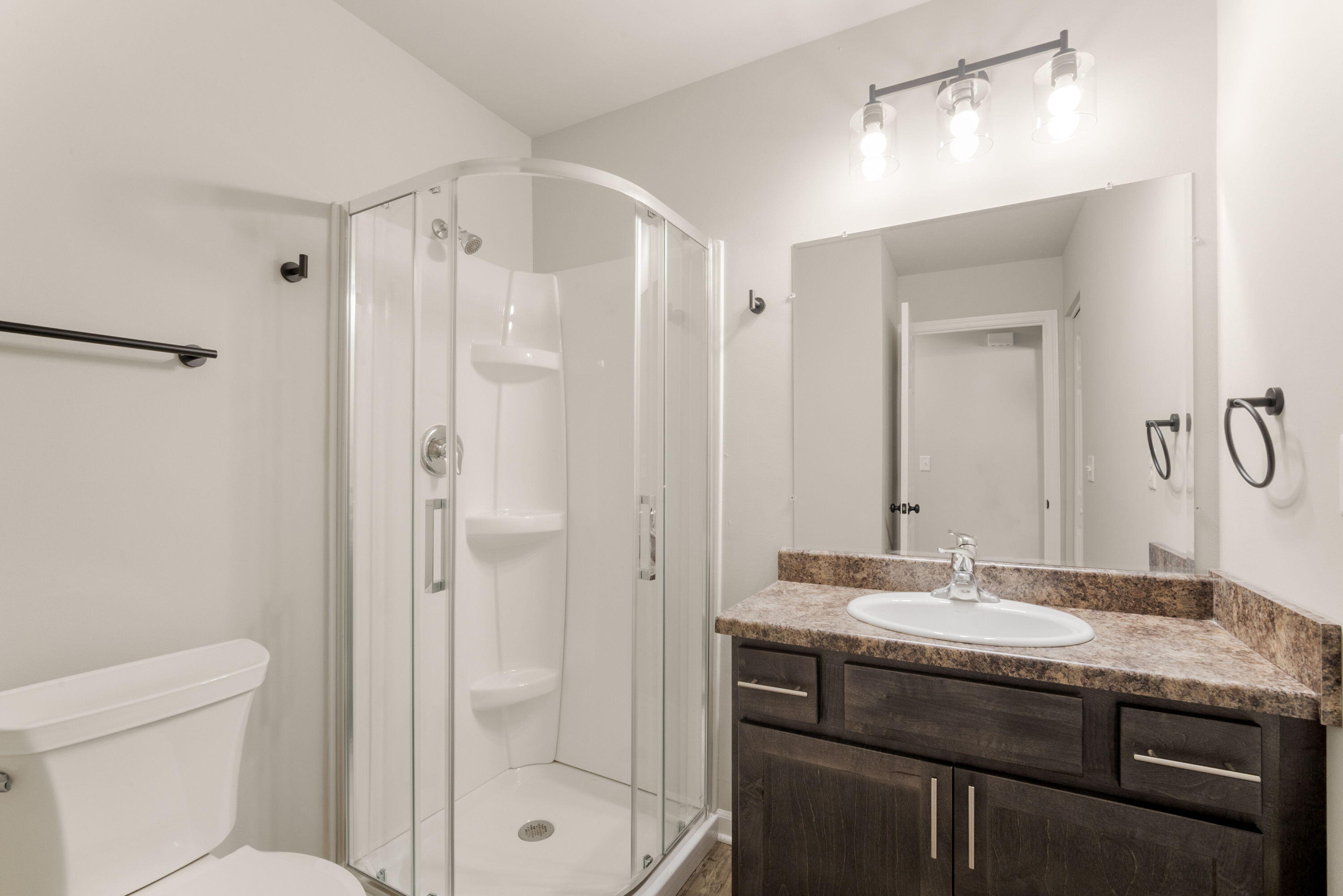 863 West Puetz Road Oak Creek, WI 53154 - Photo 14 of 18 2nd Full Bathroom