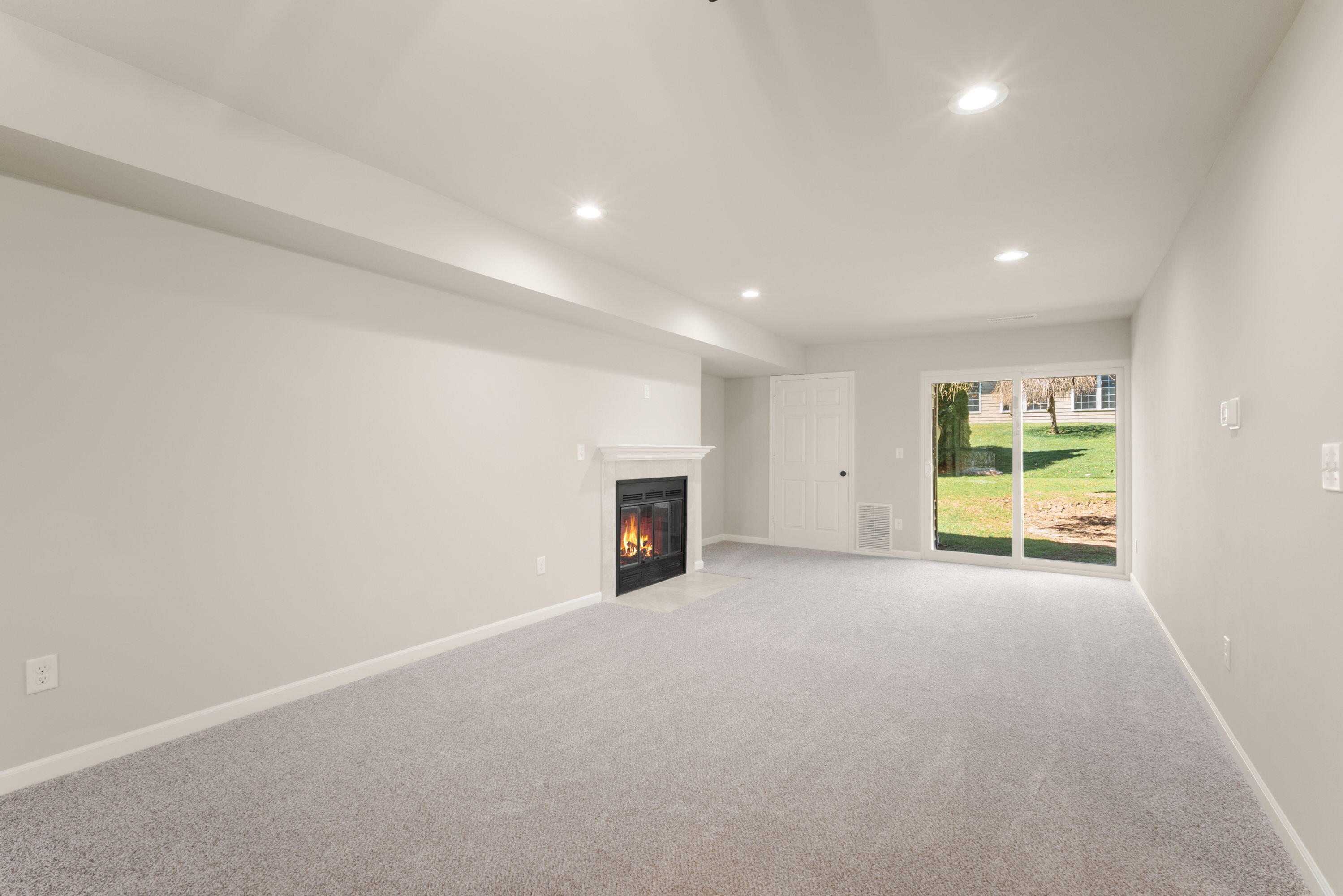 863 West Puetz Road Oak Creek, WI 53154 - Photo 2 of 18 Living Room