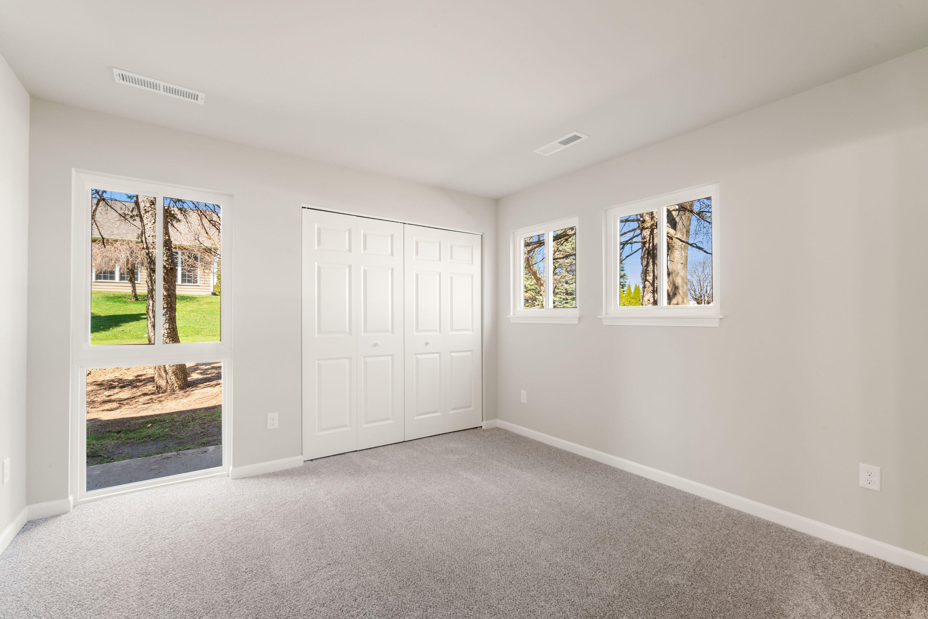 863 West Puetz Road Oak Creek, WI 53154 - Photo 8 of 18 Primary Bedroom