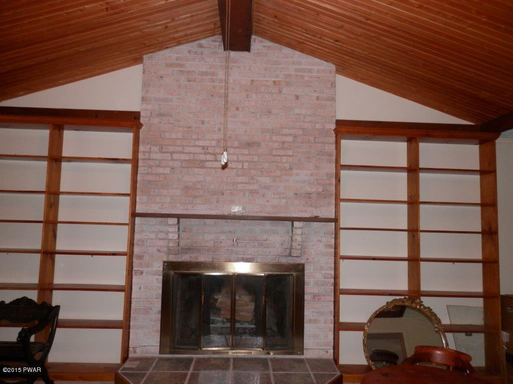 197 Rowland Road Greeley, PA 18425 - Photo 7 of 14 P9211926