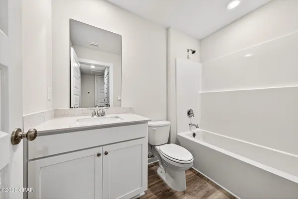 $2,300 | 41 South Main Deck Drive, Freeport, FL 32439