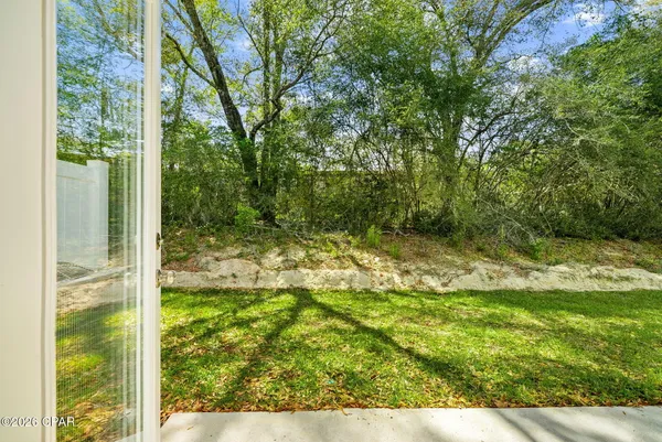 $2,300 | 41 South Main Deck Drive, Freeport, FL 32439