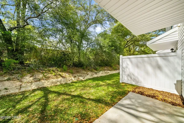 $2,300 | 41 South Main Deck Drive, Freeport, FL 32439