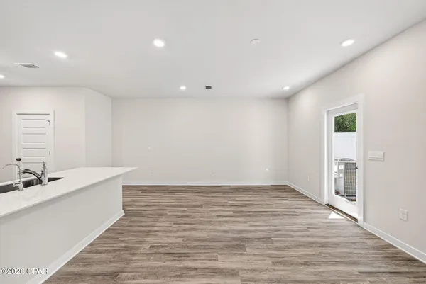 $2,300 | 41 South Main Deck Drive, Freeport, FL 32439