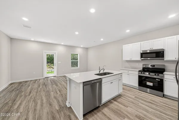 $2,300 | 41 South Main Deck Drive, Freeport, FL 32439