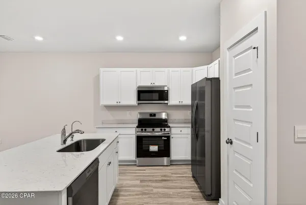 $2,300 | 41 South Main Deck Drive, Freeport, FL 32439