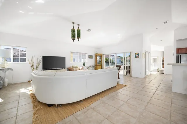 $299,000 | 524 7th Square Southwest, Unit 201, Vero Beach, FL 32962