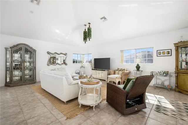 $299,000 | 524 7th Square Southwest, Unit 201, Vero Beach, FL 32962