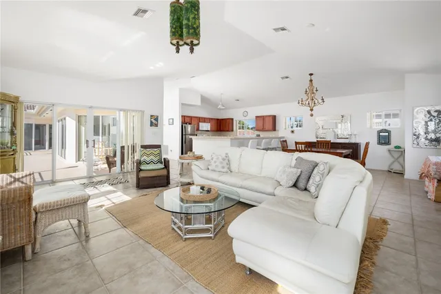 $299,000 | 524 7th Square Southwest, Unit 201, Vero Beach, FL 32962