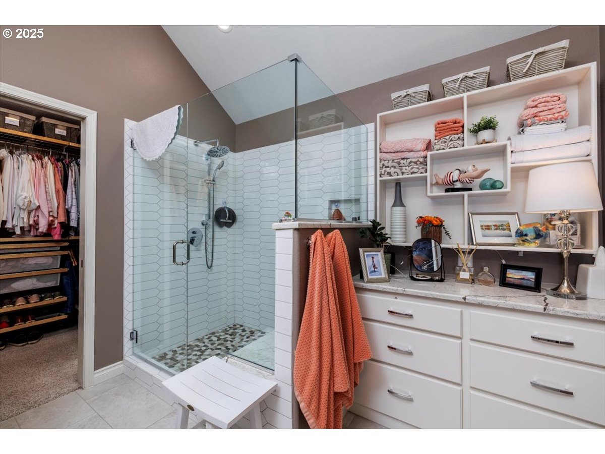 7463 Southwest Lakeside Loop Wilsonville, OR 97070 - Photo 21 of 48 Gallery Image 21