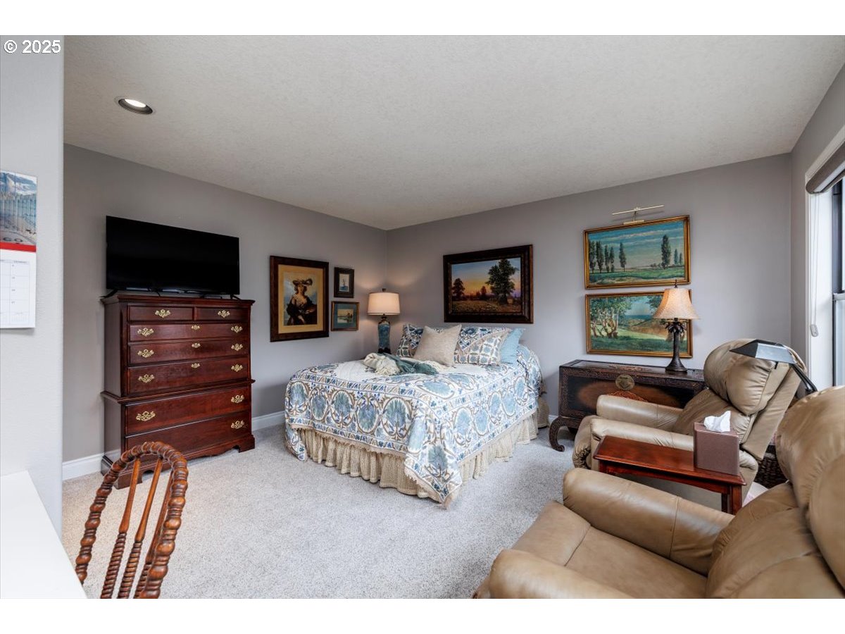 7463 Southwest Lakeside Loop Wilsonville, OR 97070 - Photo 23 of 48 Gallery Image 23