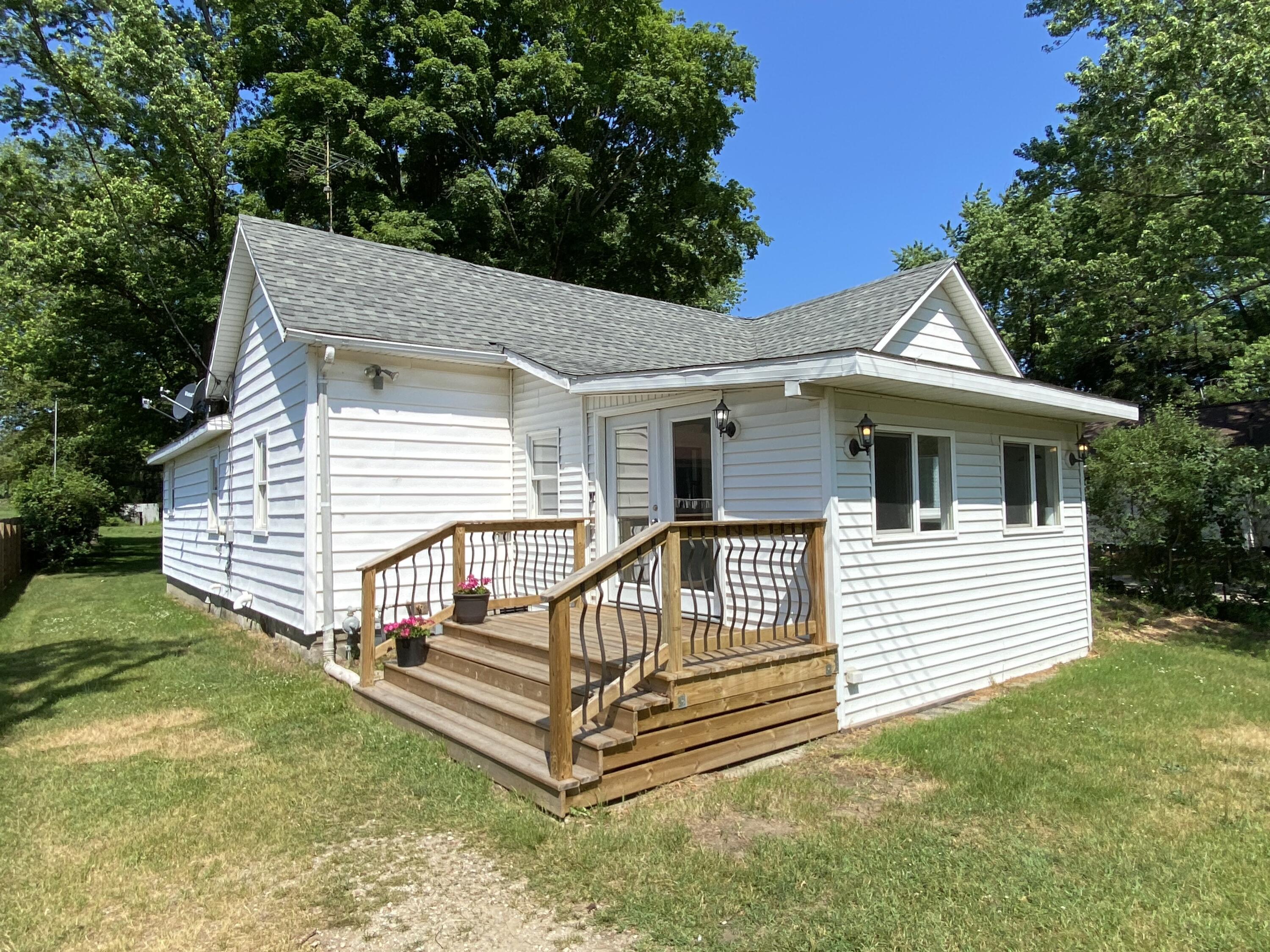 7540 Jericho Road Bridgman, MI 49106 - Photo 2 of 25 IMG_3892