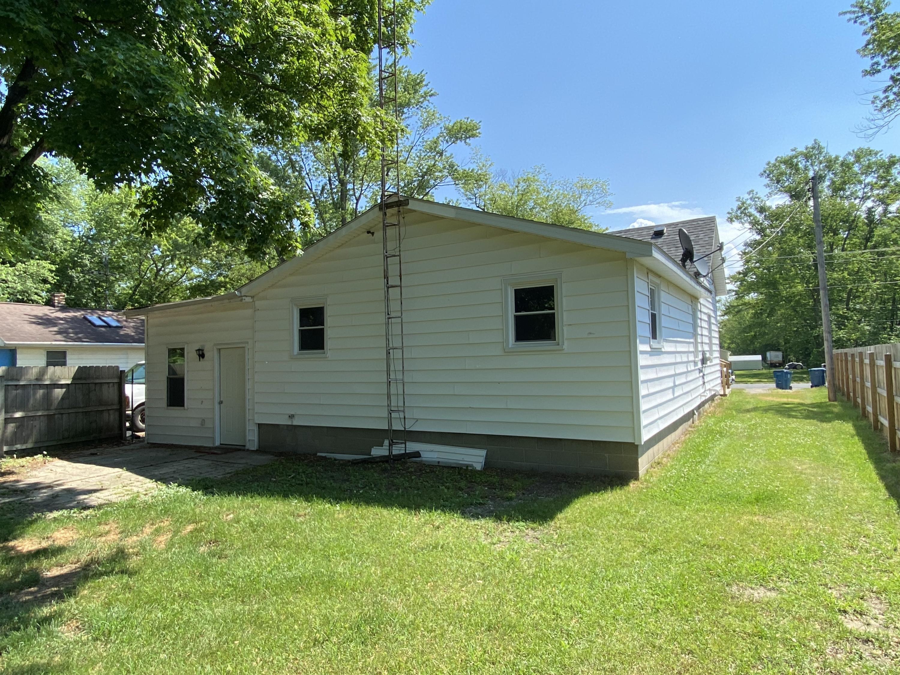 7540 Jericho Road Bridgman, MI 49106 - Photo 4 of 25 IMG_3893