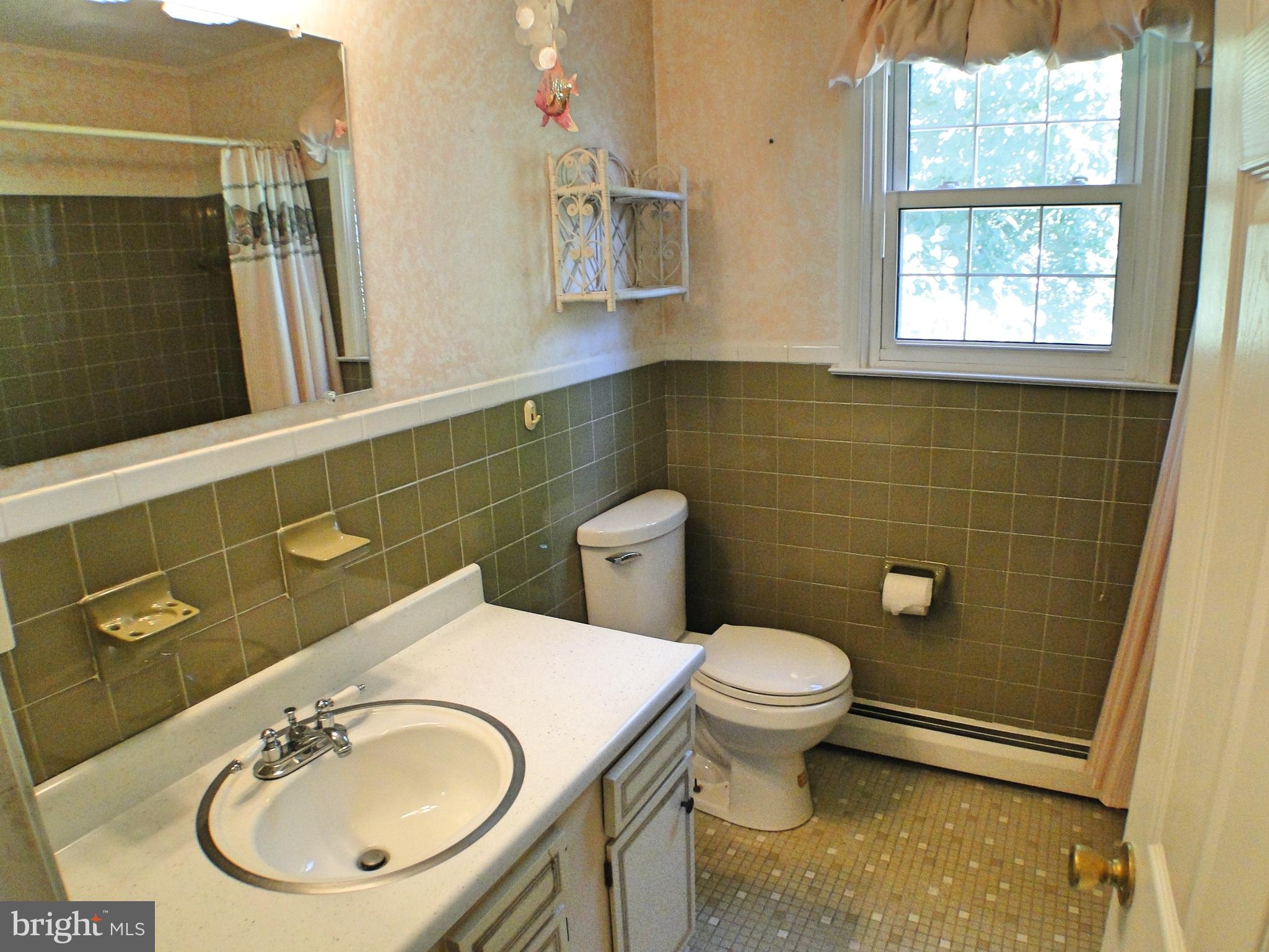 1531 Overhill Road West Chester, PA 19382 - Photo 19 of 36 1531 Overhill Rd West Chester - main bath