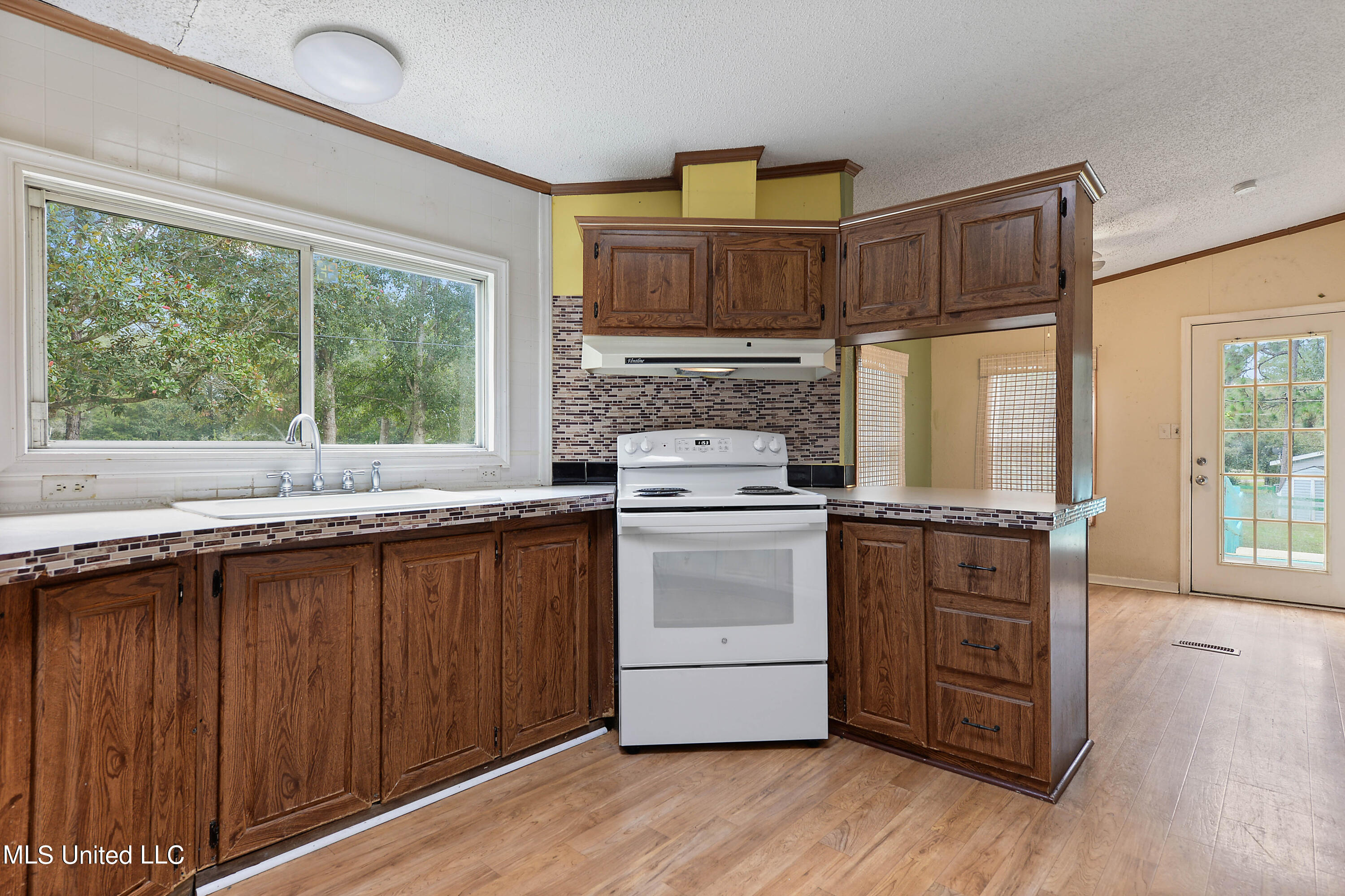 11268 Allen Road Biloxi, MS 39532 - Photo 10 of 29 010 (1)