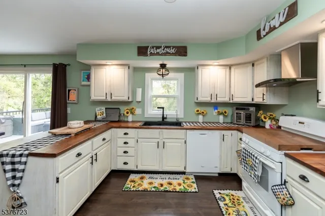 $623,000 | 3 Fieldcrest Drive, Hackettstown, NJ 07840