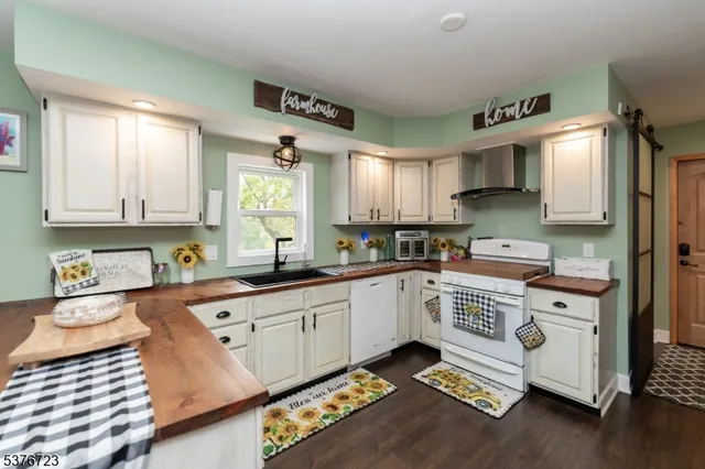 $623,000 | 3 Fieldcrest Drive, Hackettstown, NJ 07840