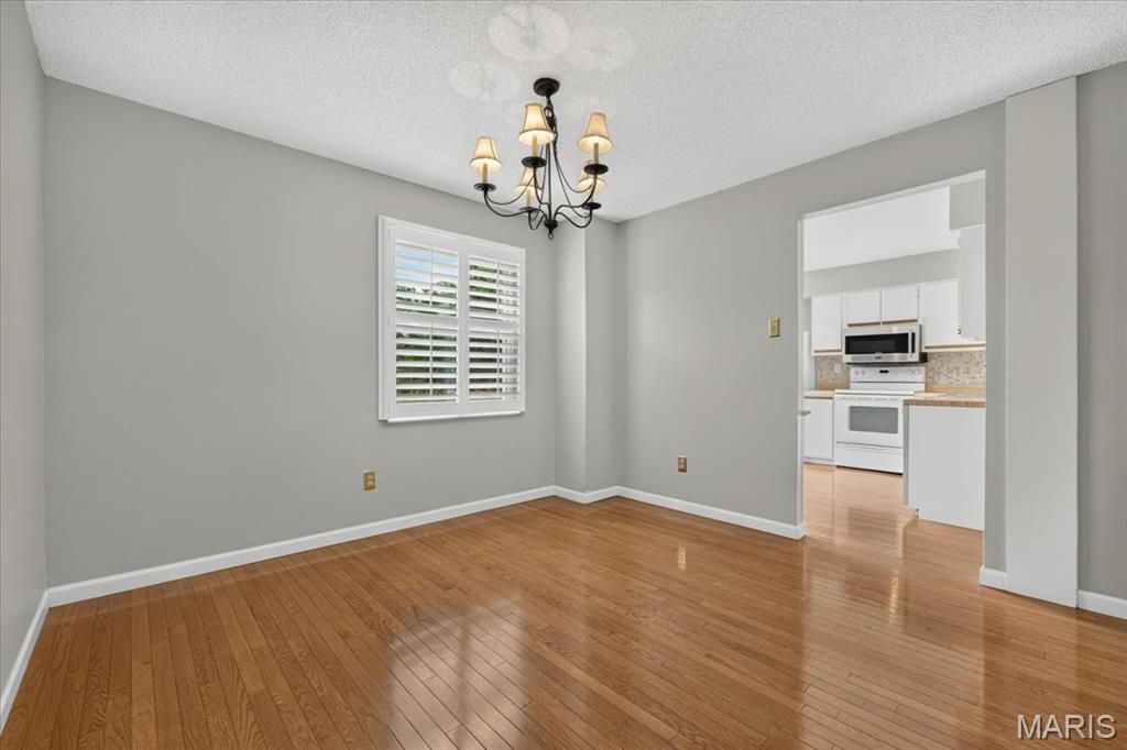 2427 Hidden Meadow Lane Ballwin, MO 63021 - Photo 5 of 17