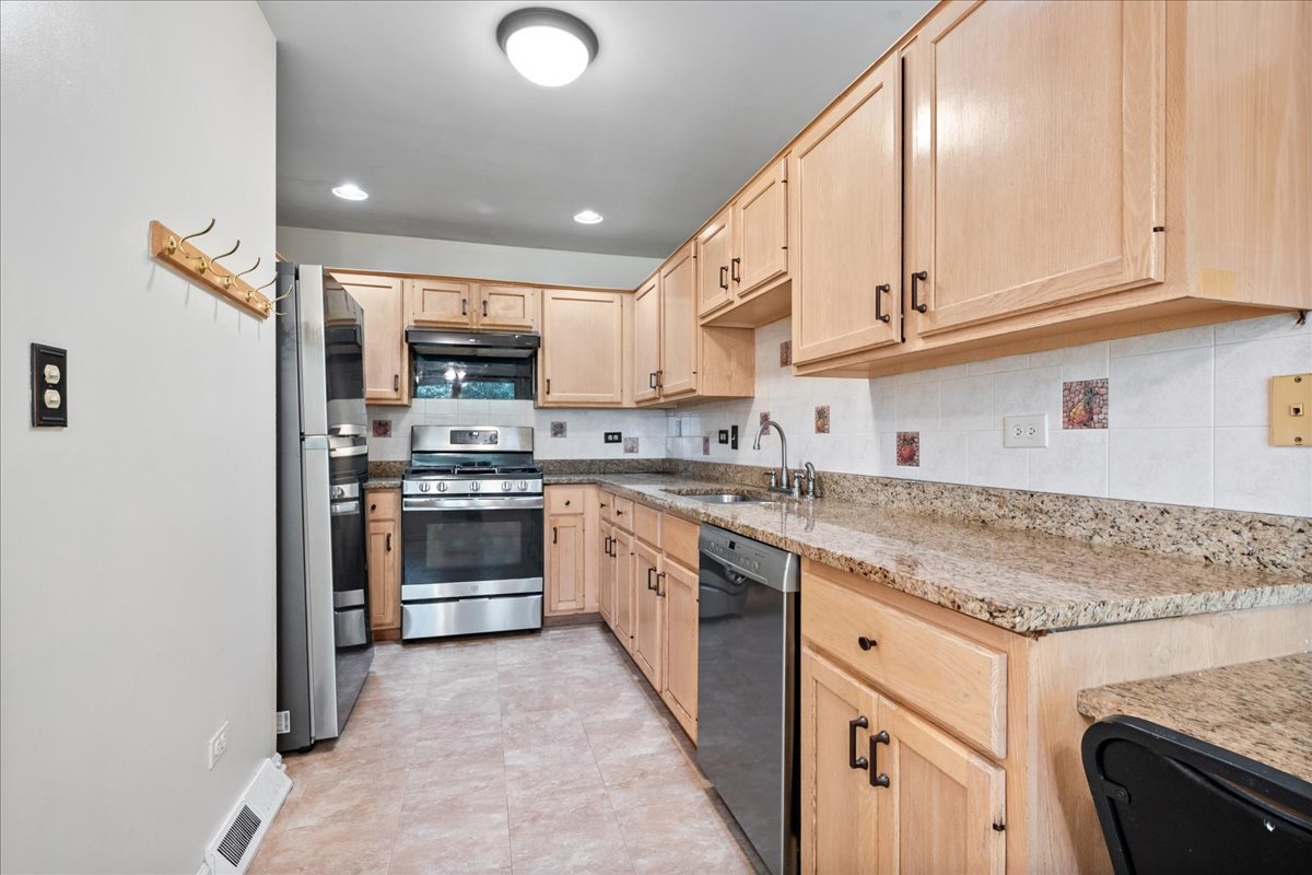 5332 Fairview Lane Skokie, IL 60077 - Photo 14 of 28