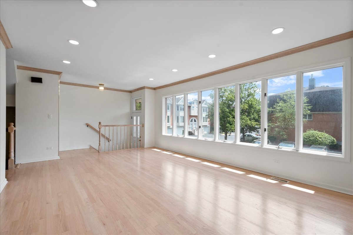 5332 Fairview Lane Skokie, IL 60077 - Photo 2 of 28