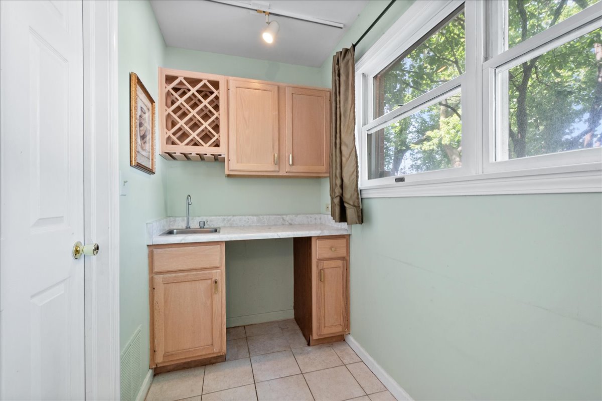 5332 Fairview Lane Skokie, IL 60077 - Photo 23 of 28