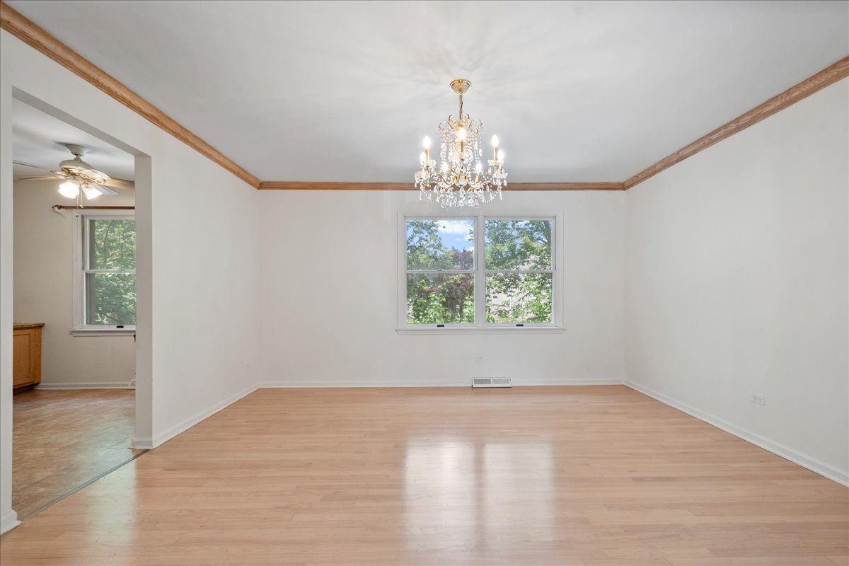 5332 Fairview Lane Skokie, IL 60077 - Photo 5 of 28