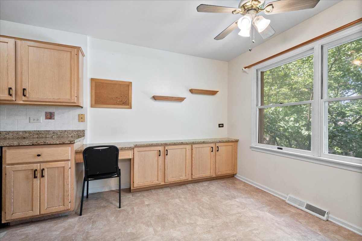 5332 Fairview Lane Skokie, IL 60077 - Photo 7 of 28