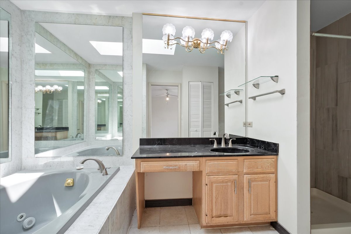 5332 Fairview Lane Skokie, IL 60077 - Photo 8 of 28