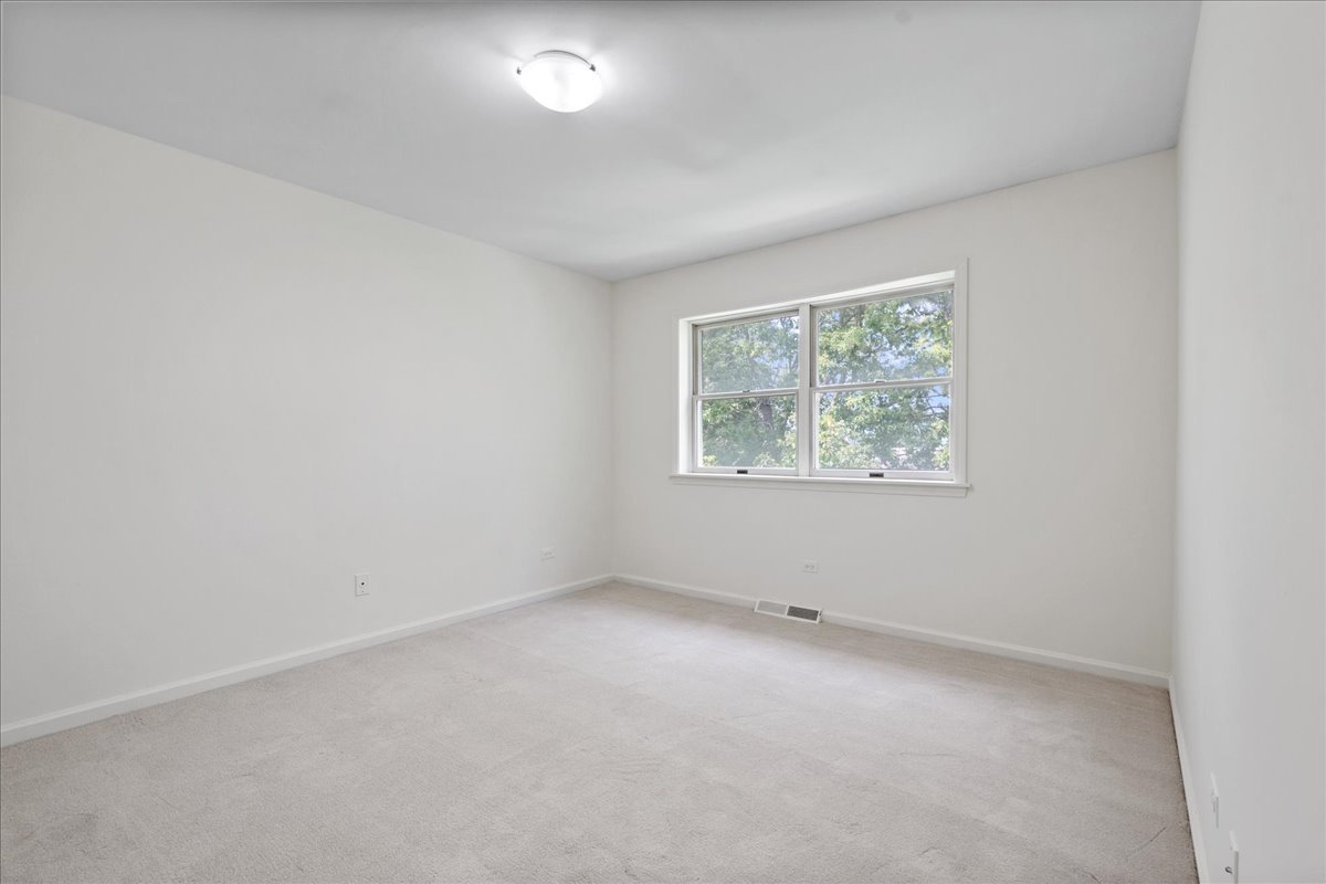 5332 Fairview Lane Skokie, IL 60077 - Photo 9 of 28