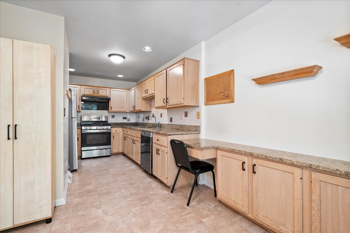 5332 Fairview Lane Skokie, IL 60077 - Photo 10 of 28