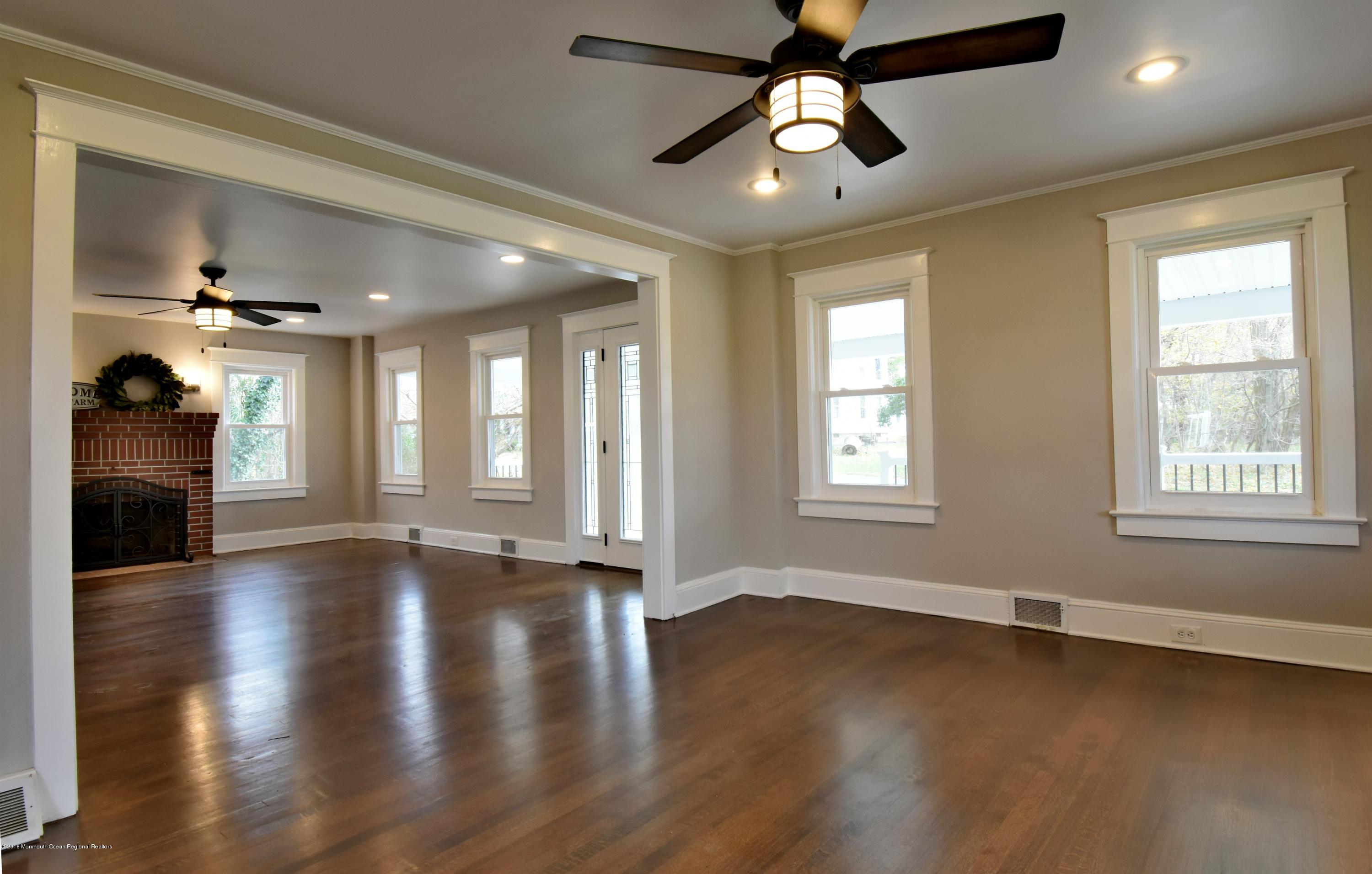 166 Burlington Path Road Cream Ridge, NJ 08514 - Photo 7 of 22 Inside Living Room
