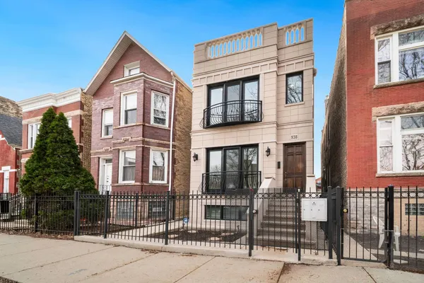 $2,500 | 938 North Washtenaw Avenue, Unit G, Chicago, IL 60622