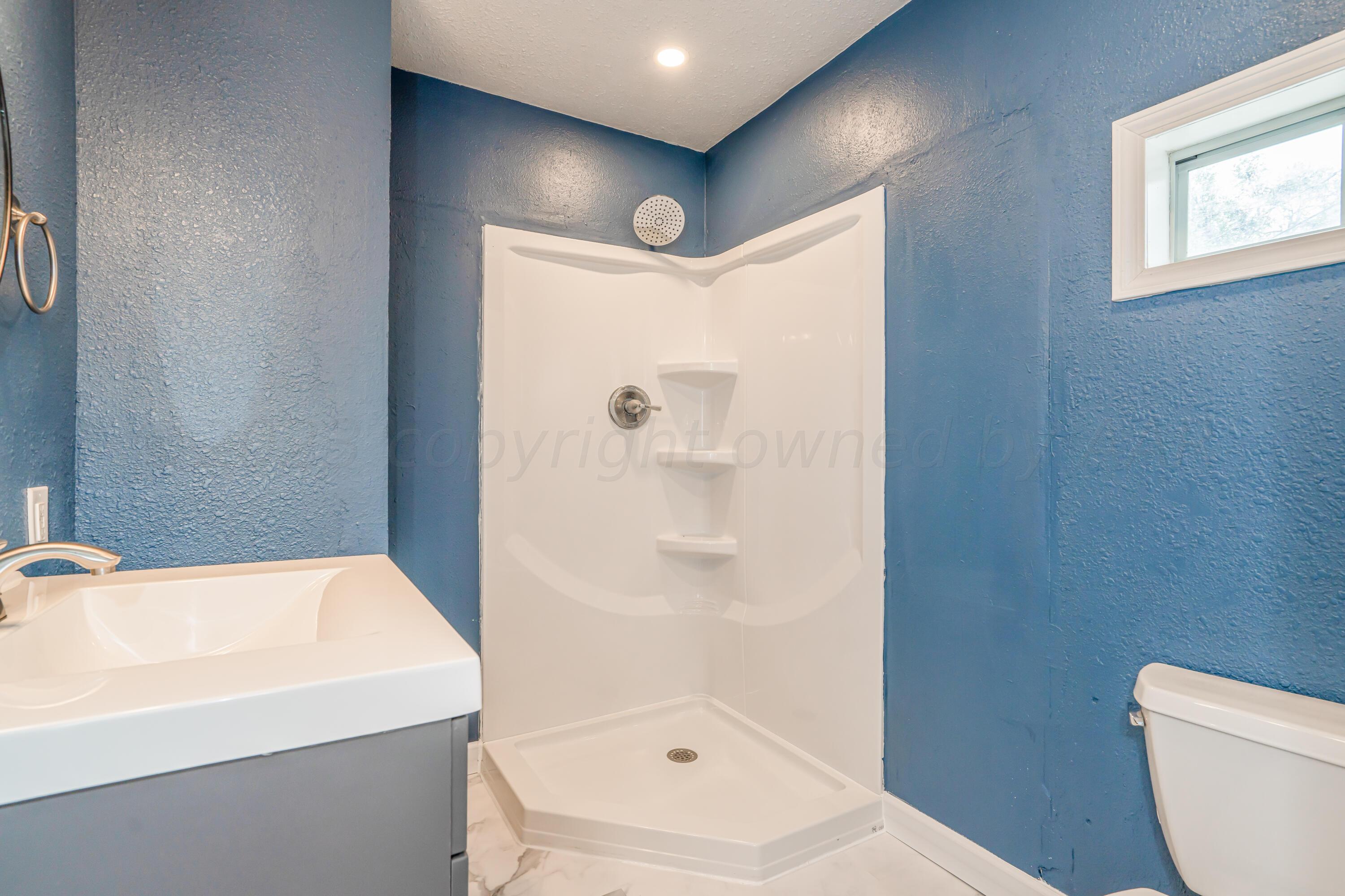 3803 South Jackson Street Amarillo, TX 79110 - Photo 15 of 23 3803 S Jackson-15 BATHROOM 1